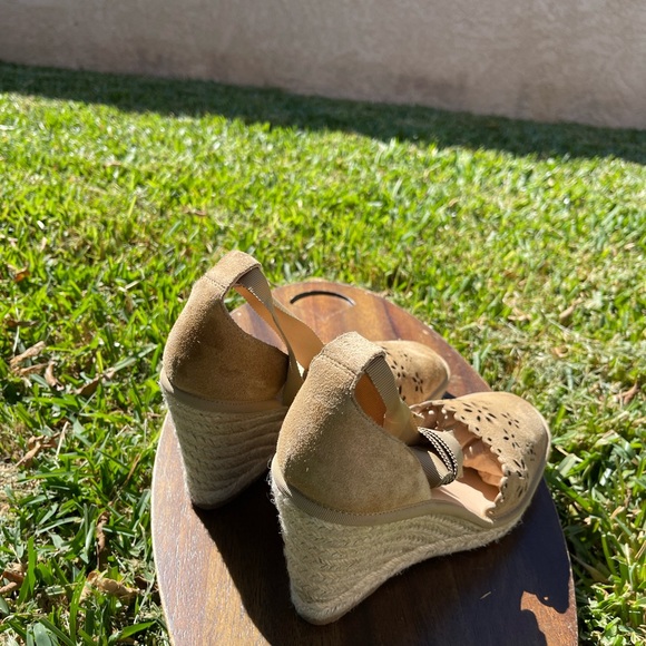 Veronica Beard Soleil Lace-Up Suede Espadrille
Sandals, size 6.5 women - Picture 13 of 14